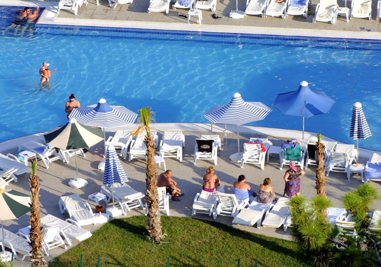 Golden Sunset Hotel&Spa Kemer Exterior photo A pool at a hotel in Turkey