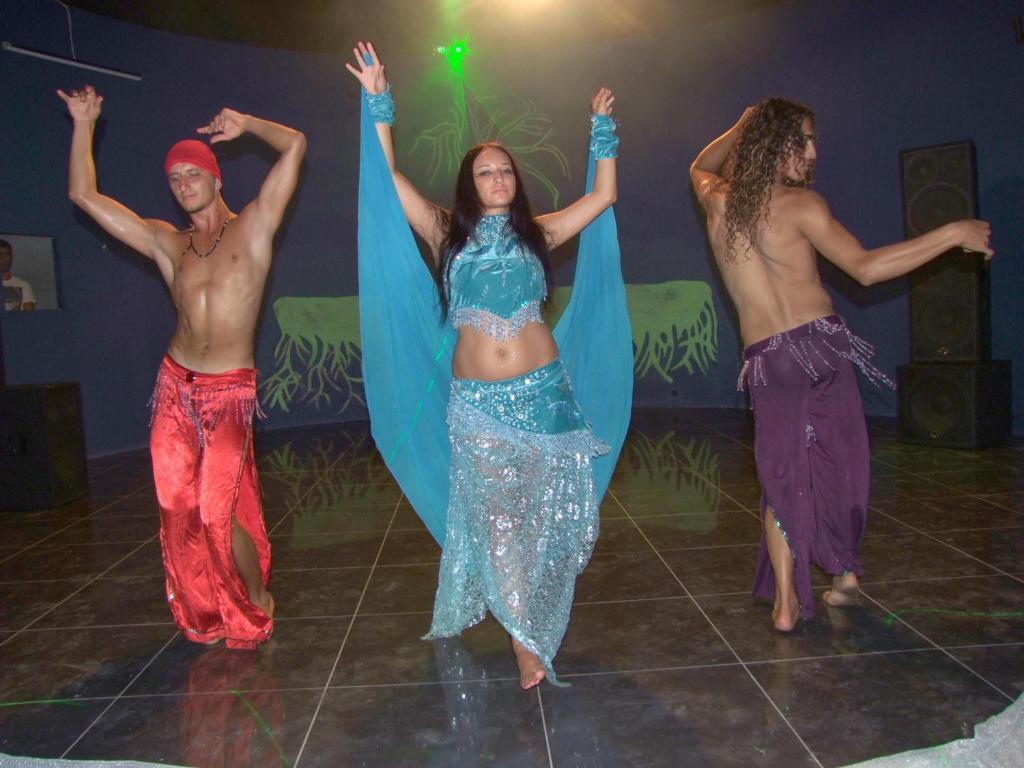 Golden Sunset Hotel&Spa Kemer Exterior photo Belly dancers in Egypt